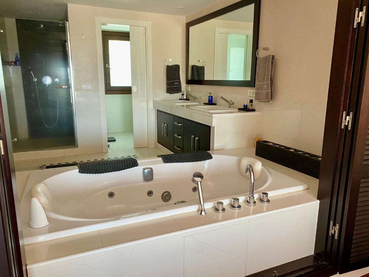Blue Moon Marbella Villa ภายนอก รูปภาพ