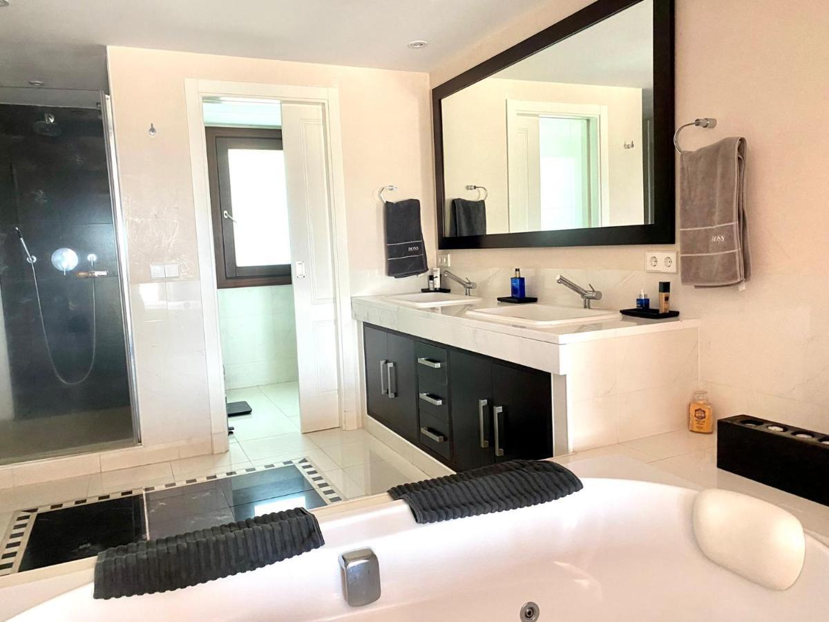 Blue Moon Marbella Villa ภายนอก รูปภาพ